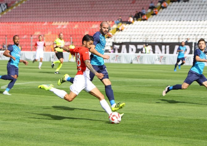 Adana Demirspor 90+3’te Güldü