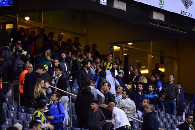 Kadıköy’de ’Yönetim İstifa’ Sesleri