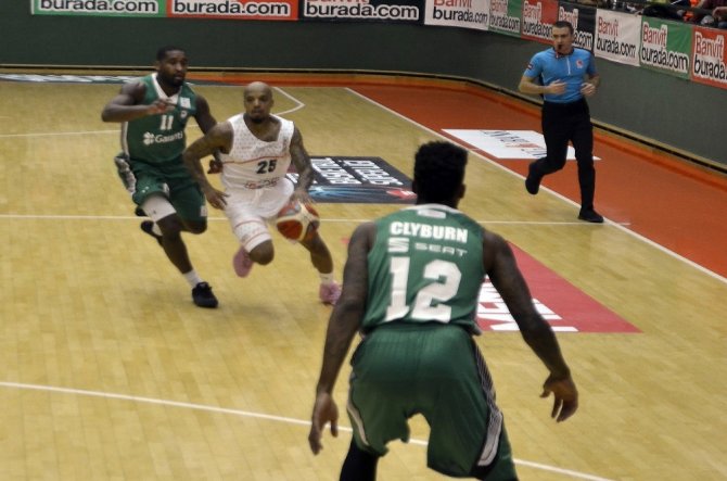 Banvit Evinde Kazandı