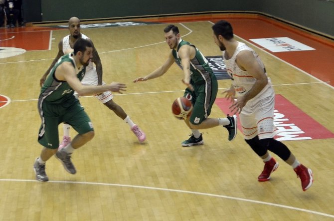 Banvit Evinde Kazandı