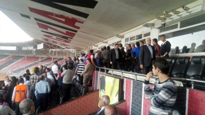 Protokol Tribünü Karıştı: Başkandan Milletvekillerine Şok Sözler