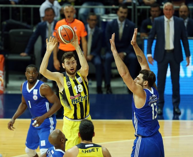 Fenerbahçe İlk Galibiyetini Aldı