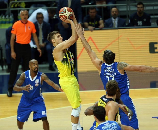 Fenerbahçe İlk Galibiyetini Aldı