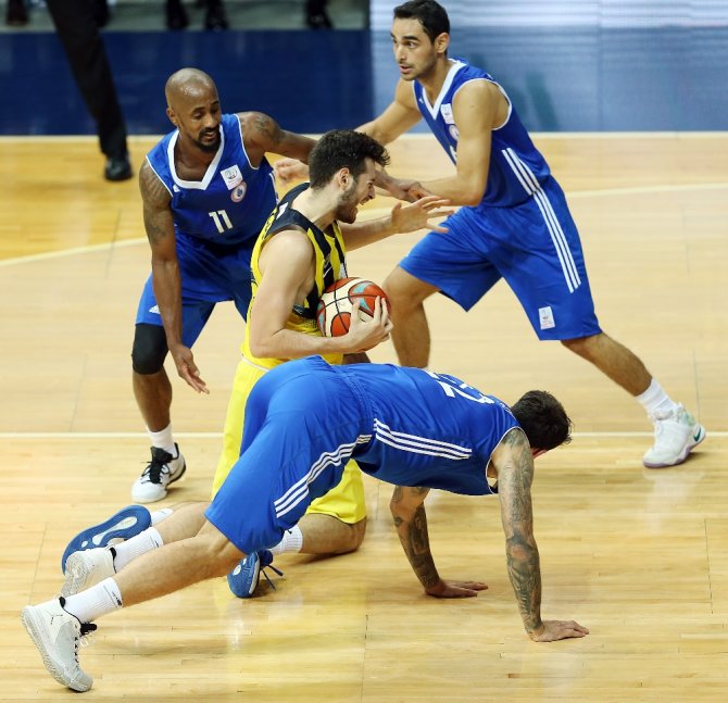 Fenerbahçe İlk Galibiyetini Aldı