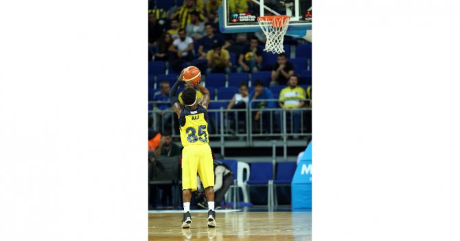 Fenerbahçe İlk Galibiyetini Aldı