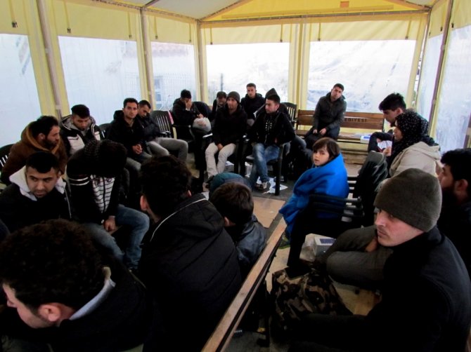 İtalya’ya Kaçmaya Çalışan 51 Göçmen İzmir’de Yakalandı