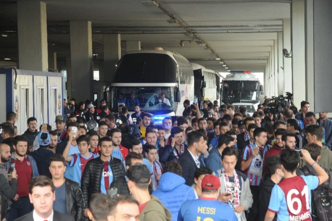 Trabzonspor’a İstanbul’da Coşkulu Karşılama