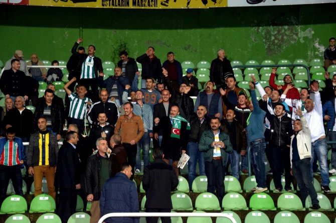 Mahkumlar Statta Maç İzledi