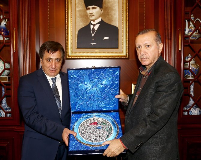 Cumhurbaşkanı Erdoğan’a "16" Numaralı Forma