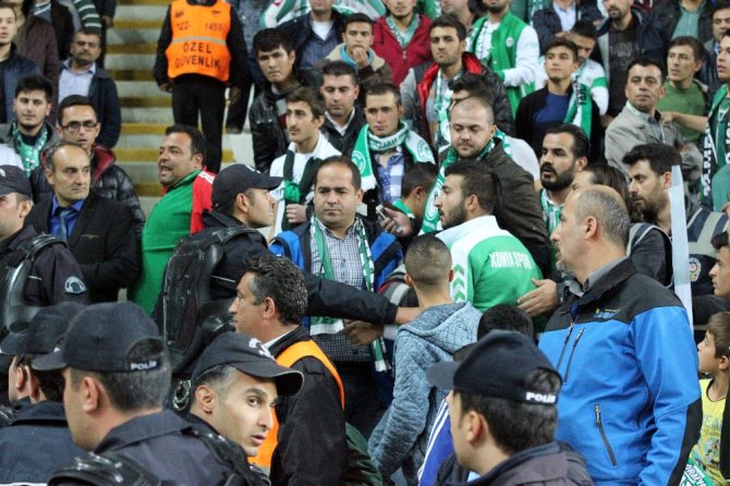 Konyaspor-fenerbahçe Maçında Tribün Karıştı