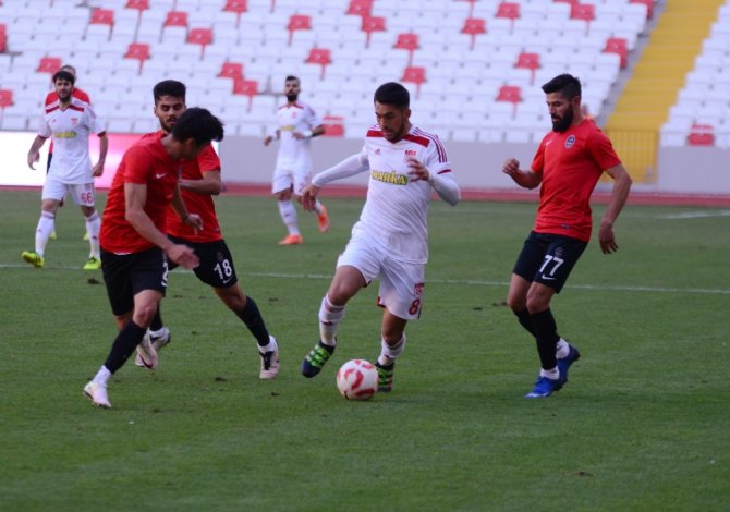 Sivasspor Gruplara Kaldı