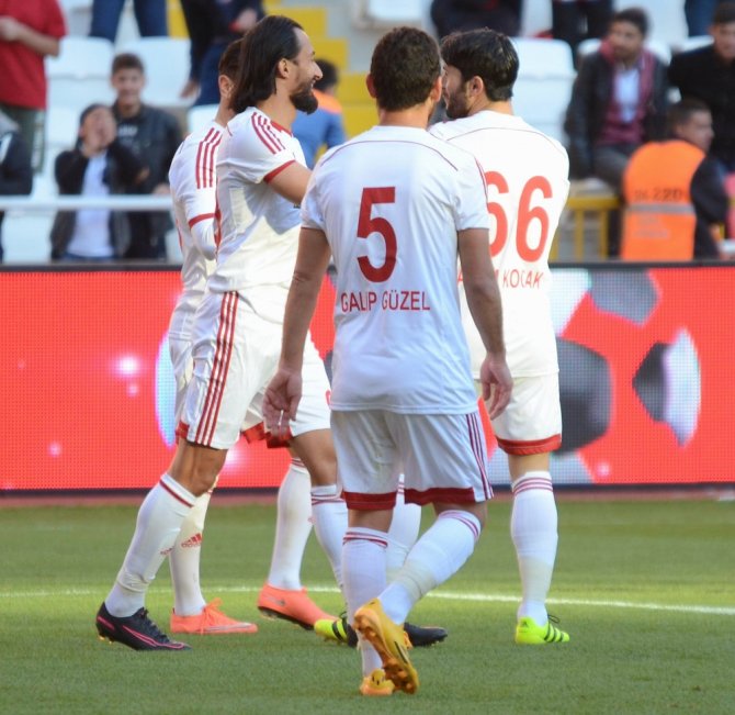 Sivasspor Gruplara Kaldı
