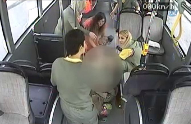 İstanbul’da İnanılmaz Olay: Otobüste Doğum Kamerada !