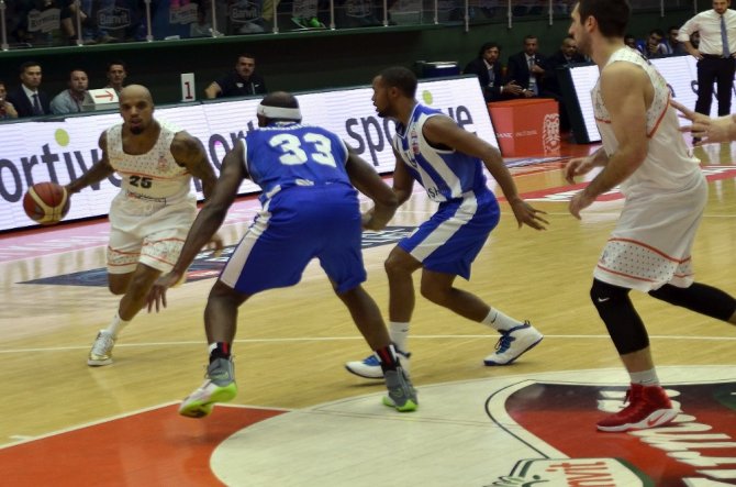 Banvit Evinde Kazandı