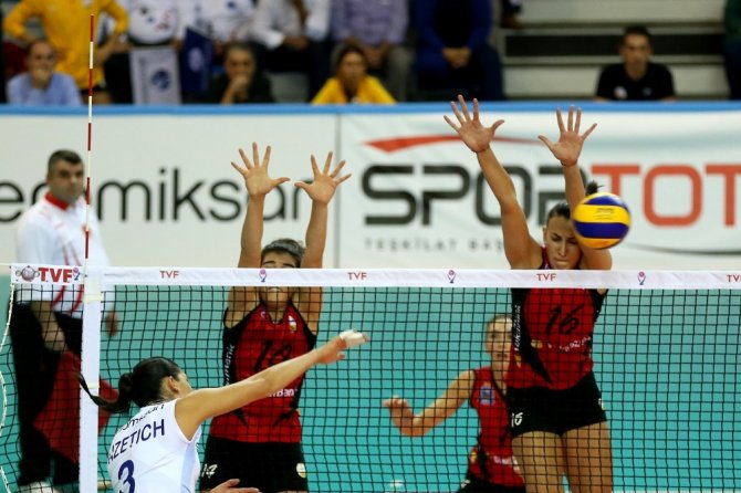 Vakıfbank Galibiyetle Başladı