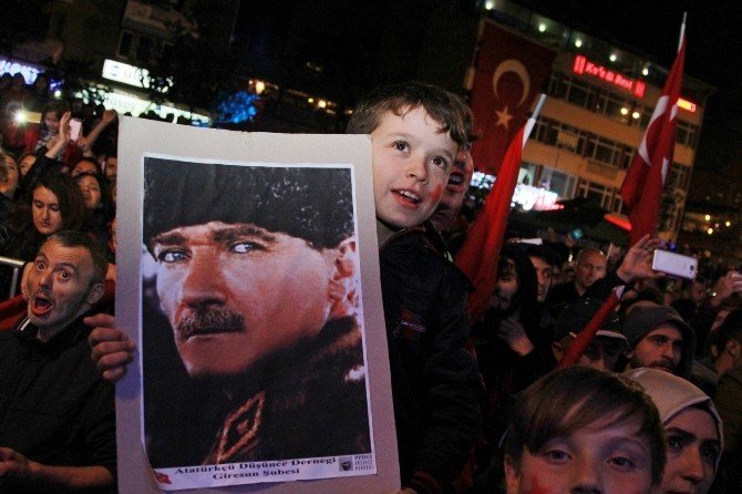 Gökhan Tepe Giresun’da Hayranları İle Buluştu.