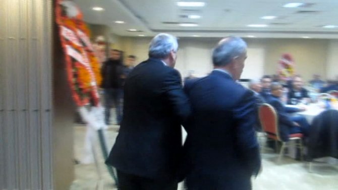 Cumhurbaşkanını Eleştiren Chp’li Vekile Muhtarlardan Tepki