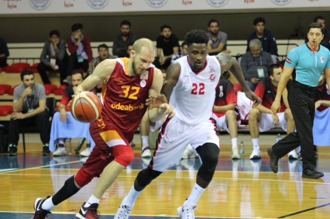Galatasaray Odeabank Gaziantep’i Devirdi