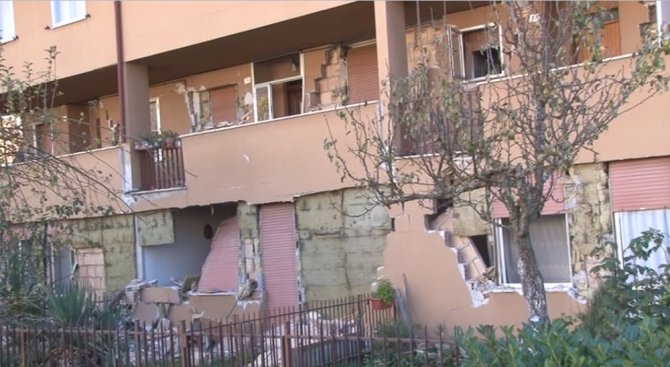 İtalyan Depremzedeler Kentlerini Bırakmak İstemiyor