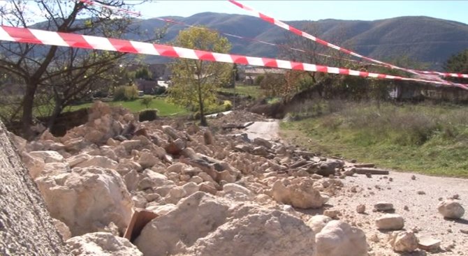İtalyan Depremzedeler Kentlerini Bırakmak İstemiyor