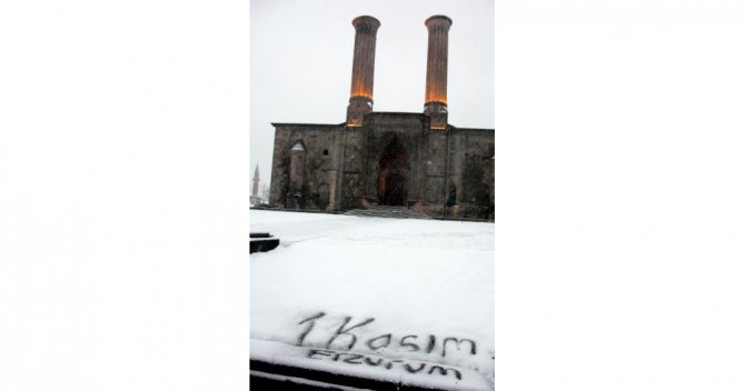 Erzurum Güne Karla Uyandı