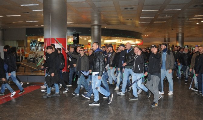 Napoli Taraftarları Türk Basın Mensuplarına Sataştı
