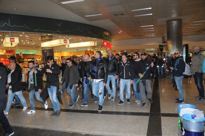 Napoli Taraftarları Türk Basın Mensuplarına Sataştı