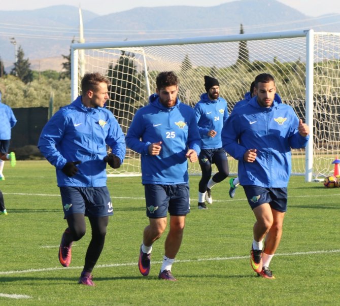 Akhisar Belediyespor 3 Eksikle Çalıştı