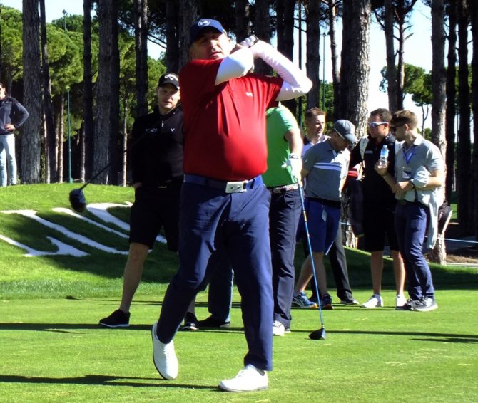 Bakan Çavuşoğlu Golfteki Maharetlerini Sergiledi