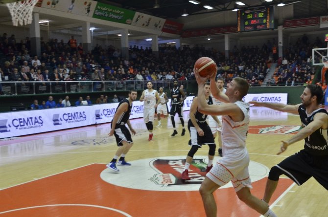 Banvit Çek Ekibini Devirdi