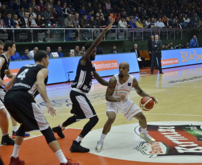 Banvit Çek Ekibini Devirdi