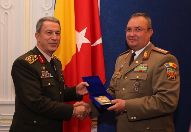 Hulusi Akar Romanya’da Türk Şehitliğini Ziyaret Etti