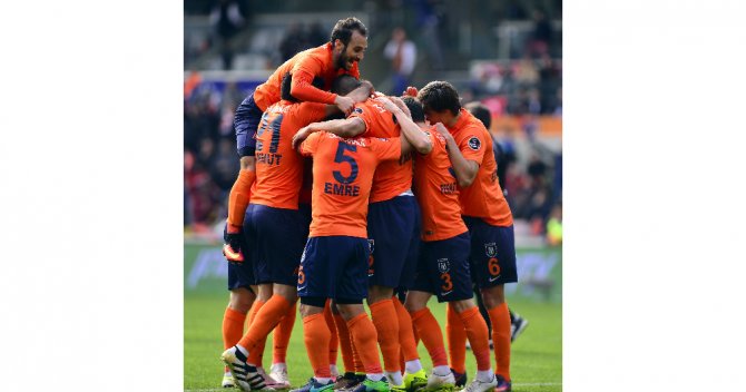 Galatasaray Lider Başakşehir’e Karşı