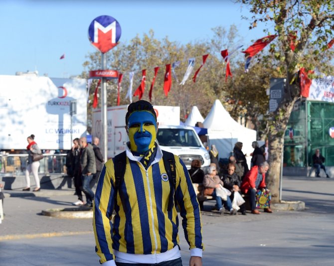 Fenerbahçe Taraftarları Kadıköy Yolunda