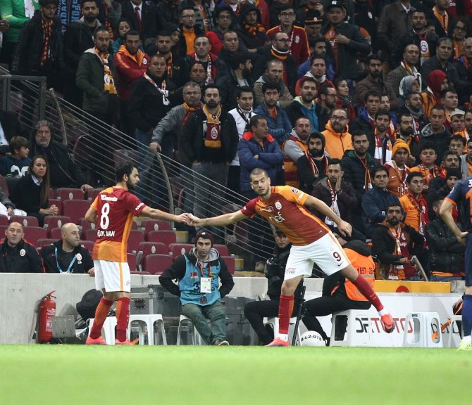 Galatasaray Evinde Yıkıldı