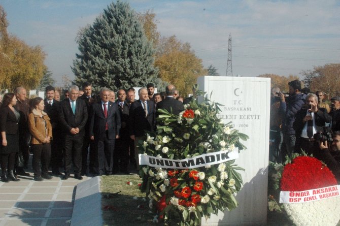 Chp’liler Ecevit’i Mezarı Başında Andı