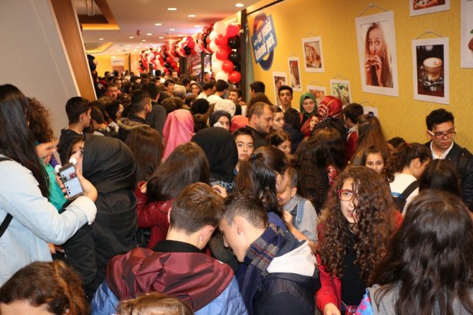 Mağaza Açılışında Pascal Nouma İzdihamı