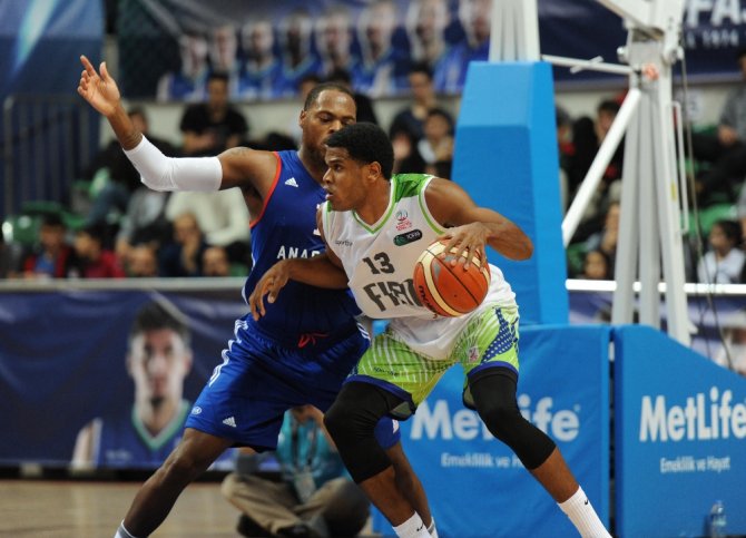 Efes 5’te 5 Yaptı