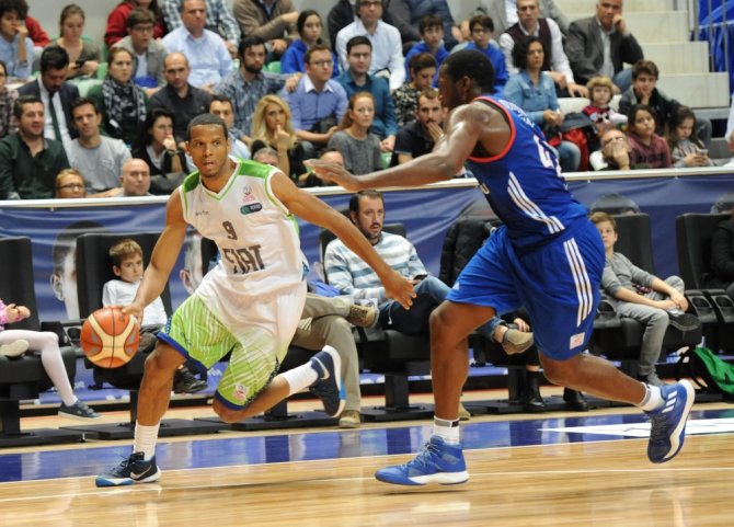 Efes 5’te 5 Yaptı