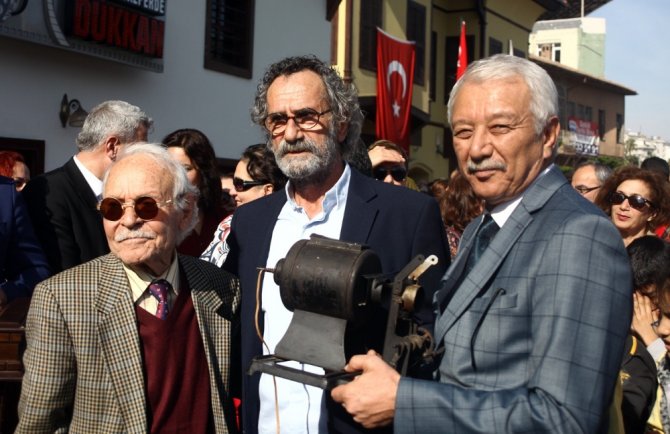 Ünlü Oyuncu Kazandığı Tüm Ödülleri Bağışladı