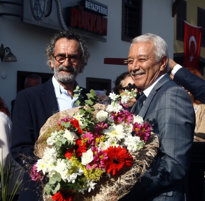 Ünlü Oyuncu Kazandığı Tüm Ödülleri Bağışladı