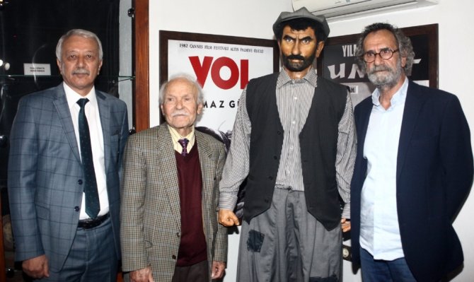 Ünlü Oyuncu Kazandığı Tüm Ödülleri Bağışladı