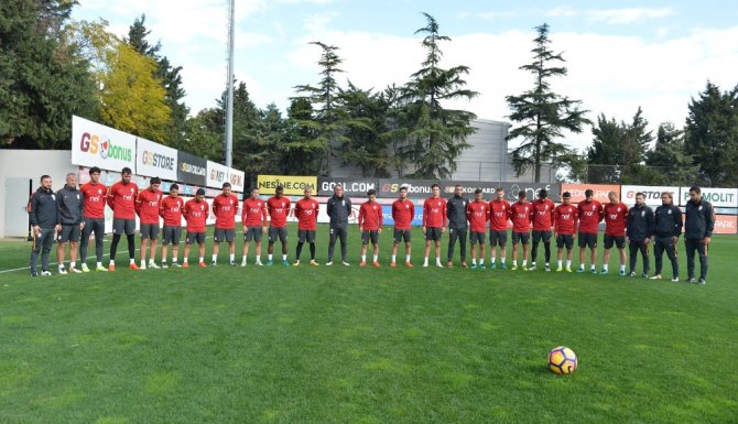 Aslan’dan Saygı Duruşu