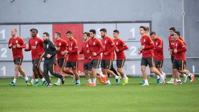 Aslan’dan Saygı Duruşu
