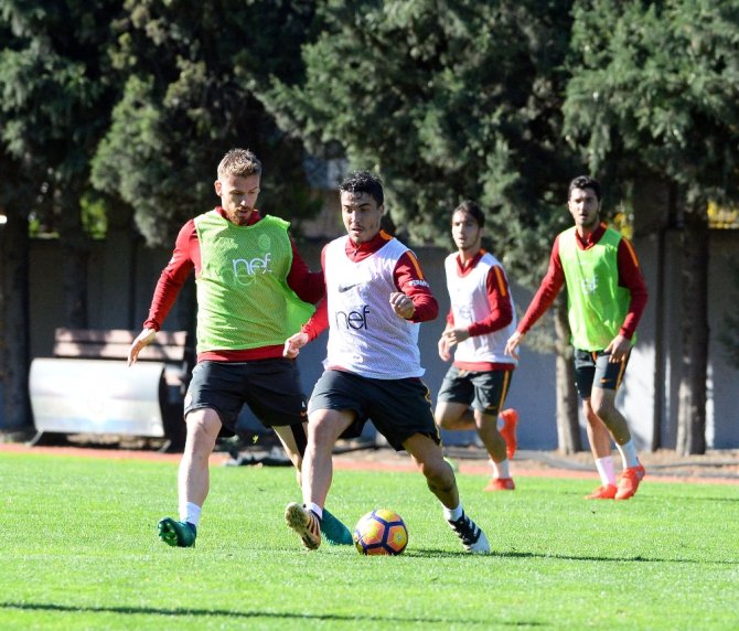 Aslan’dan Saygı Duruşu