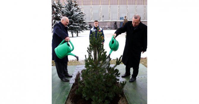 Erdoğan Belarus’ta Zafer Anıtına Çelenk Bıraktı