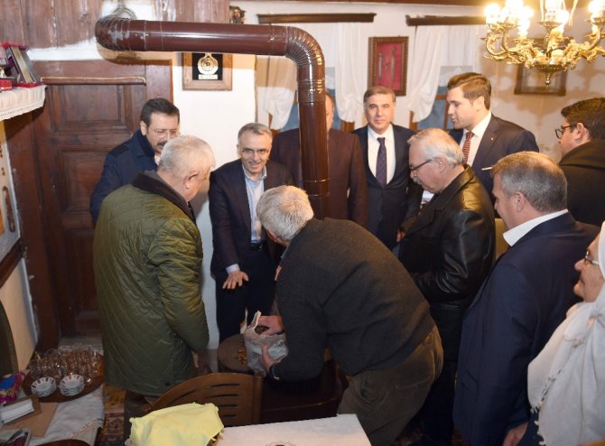 Bakan Ağbal’ın Elinden ’Kestane Kebap’