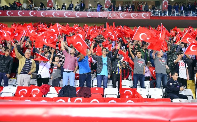 İlk Yarıda Eşitlik Vardı