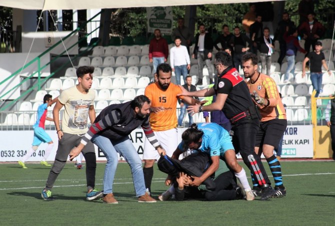 Amatör Maçta Saha Karıştı: 2 Yaralı