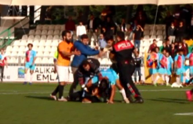 Amatör Maçta Saha Karıştı: 2 Yaralı